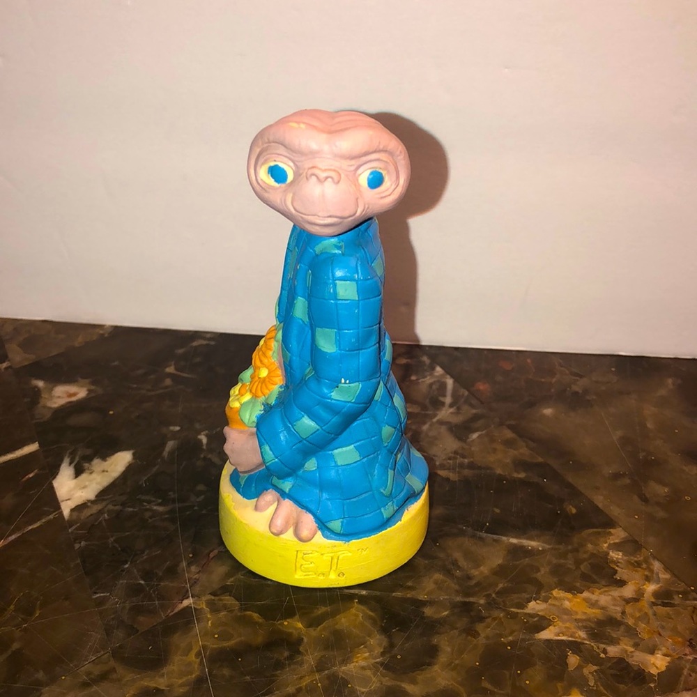 Vintage 1982 Original ET Movie Universal Studios Toy Figurines Plastic.